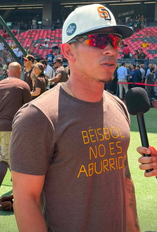 Béisbol No Es Aburrido - Brown Shirt Gold Lettering